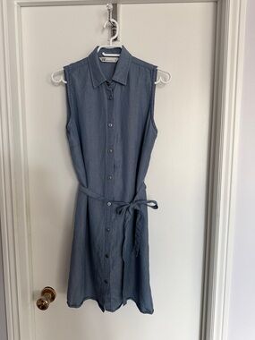 Universal Thread Sleeveless Chambray Shirt Dress in Denim Blue